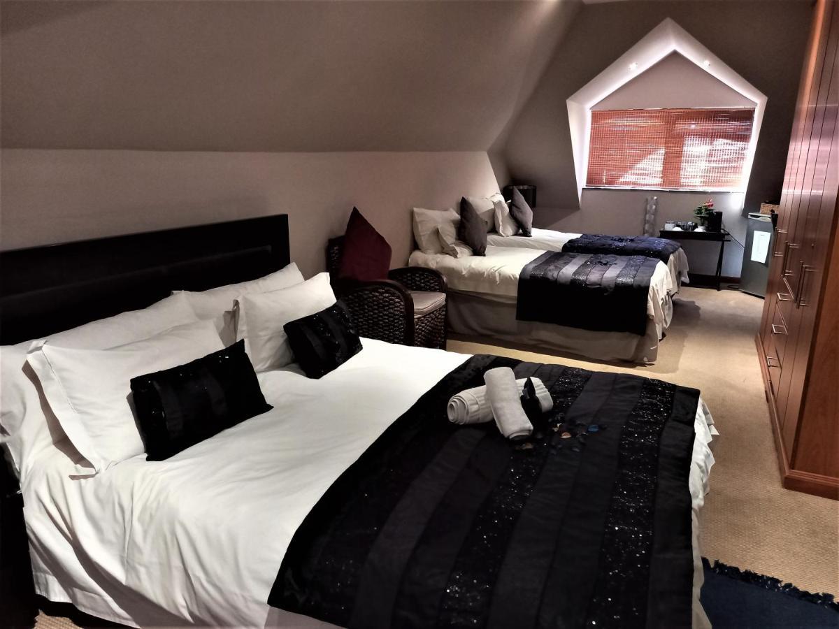 Mandalay Beach Guest House Bloubergstrand Buitenkant foto