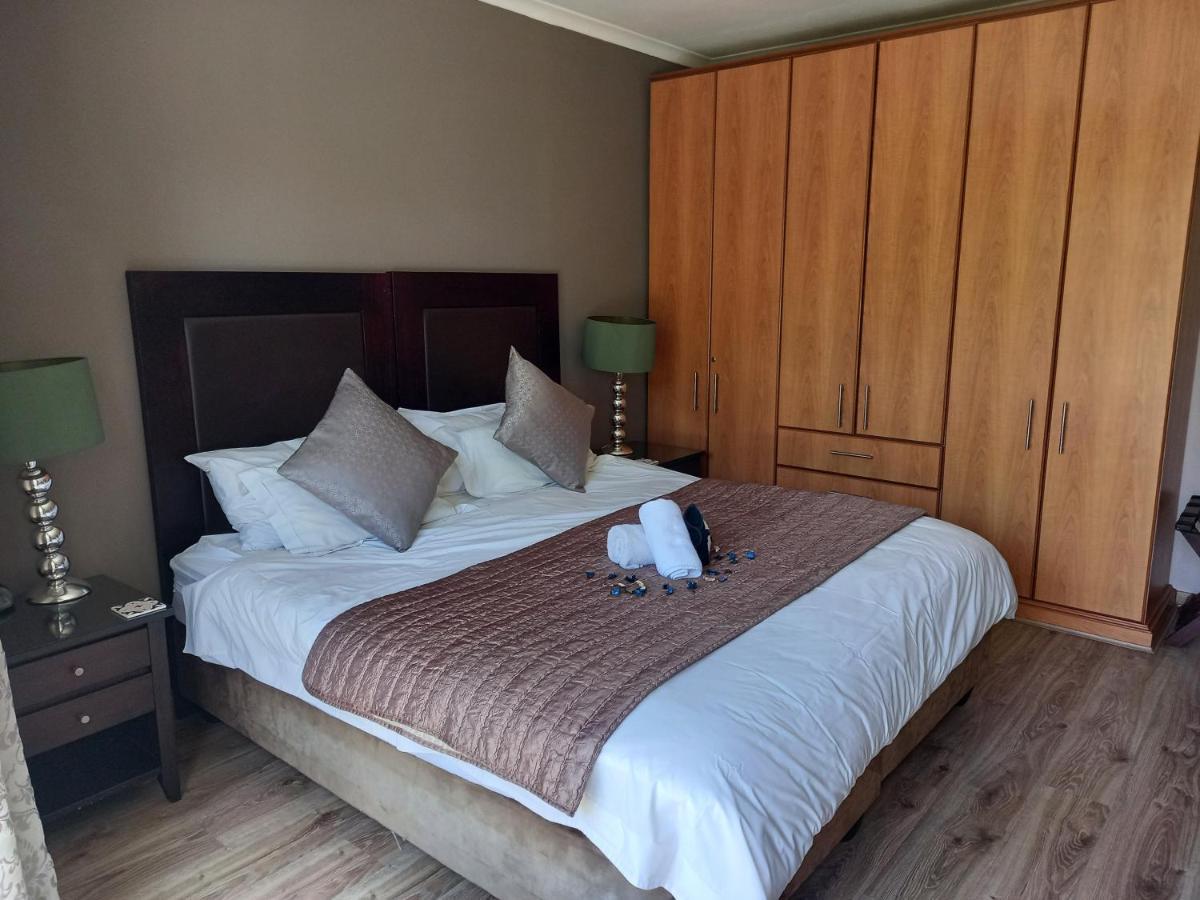 Mandalay Beach Guest House Bloubergstrand Buitenkant foto