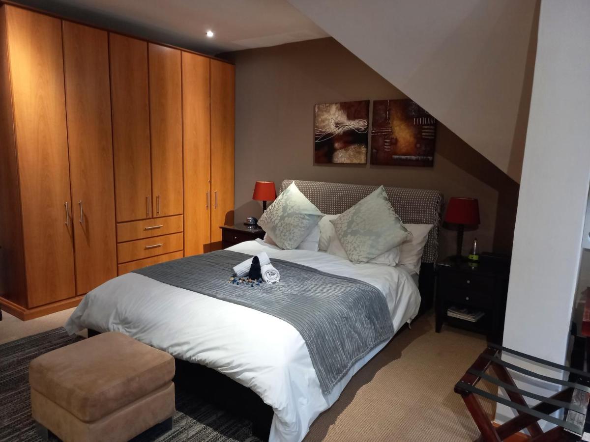 Mandalay Beach Guest House Bloubergstrand Buitenkant foto