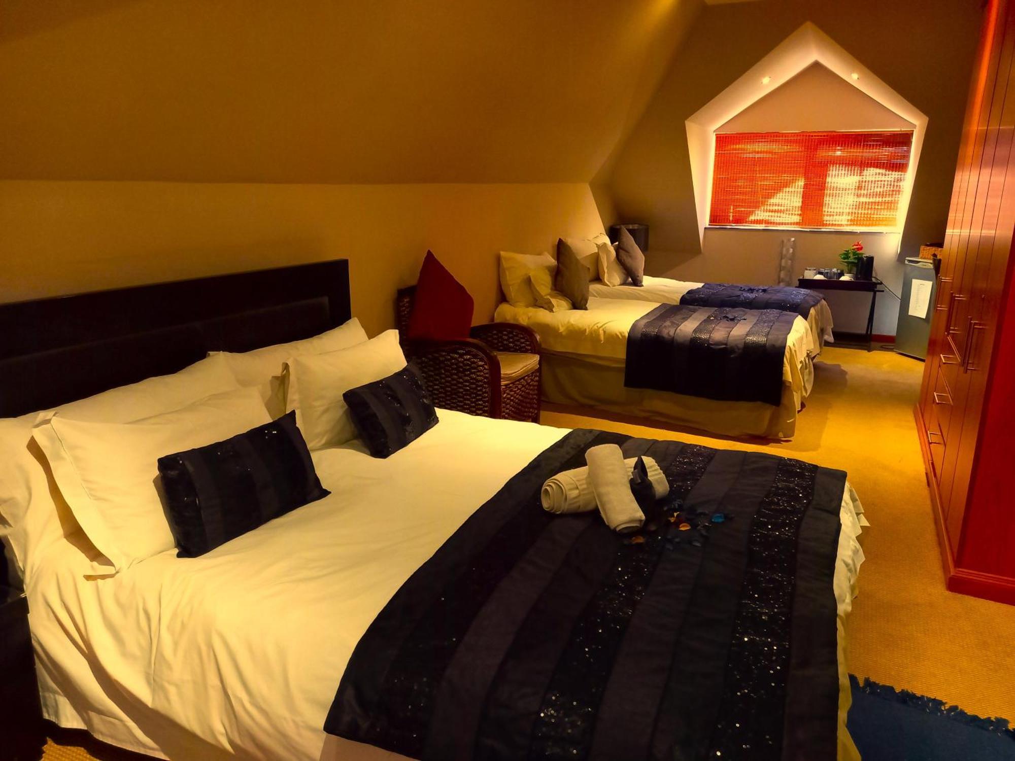 Mandalay Beach Guest House Bloubergstrand Buitenkant foto
